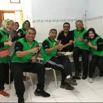 senyum sumringah: Kanda dan ayunda; Mulhanan Tombolotutu didampingi istri, Tasyrif Siara, Ahmad Ali bersama istri Nilam Sari Lawira, M. Nur Sangadji dan Rostiati Daeng Rahmatu. 



Foto: IST