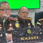 Kajati Sulteng Nuzul Rahmat didampingi jajaran asistennya saat konfrensi pers, Senin (27/4) 

foto: ikram