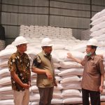 Longki Djanggola, anggota DPR RI, saat meninjau gudang Perum Bulog di Desa Olaya, Kecamatan Parigi, Kabupaten Parimo, Kamis 30 April 2026|foto; jafar|trustsulteng